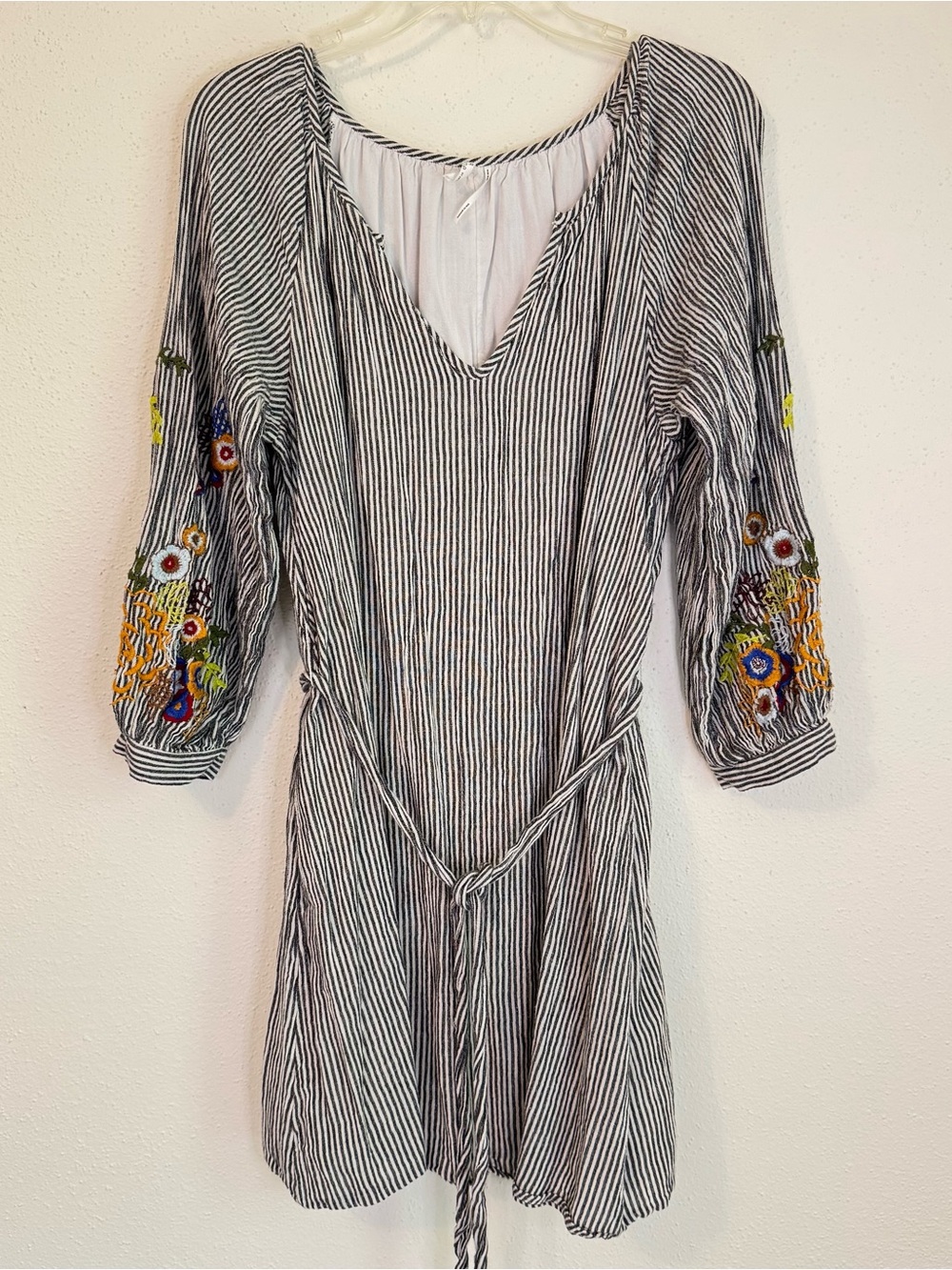 Feather Bone by Anthropologie Lindsey Striped Embroidered Floral Dress
Sz Small - Picture 2 of 13